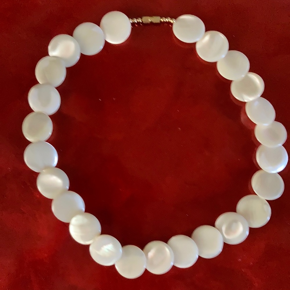 Pearlescent shell necklace 18”